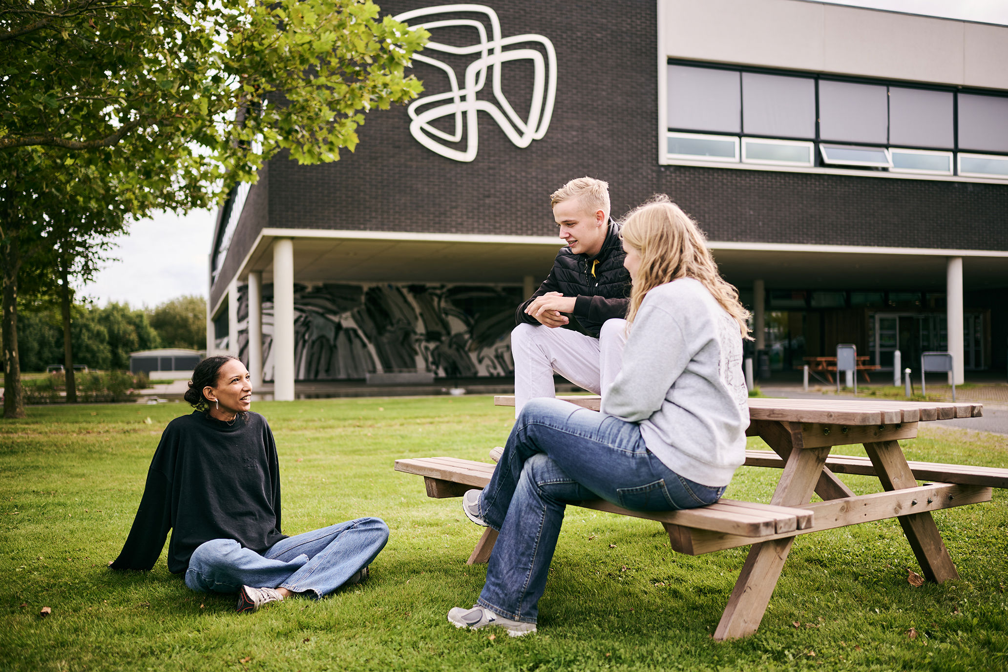 Hyggesnak, godt kammeratskab og fællesskab blandt eleverne på Hansenberg.