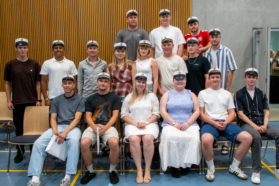 EUX-studenter på HANSENBERG Tekniske Gymnasium, holdfoto juni 2026.